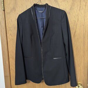 Elie Tahari Ladies Wool Black hook front modern blazer Size 6